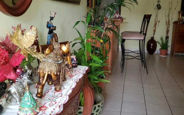 Yoli's Bed & Breakfast