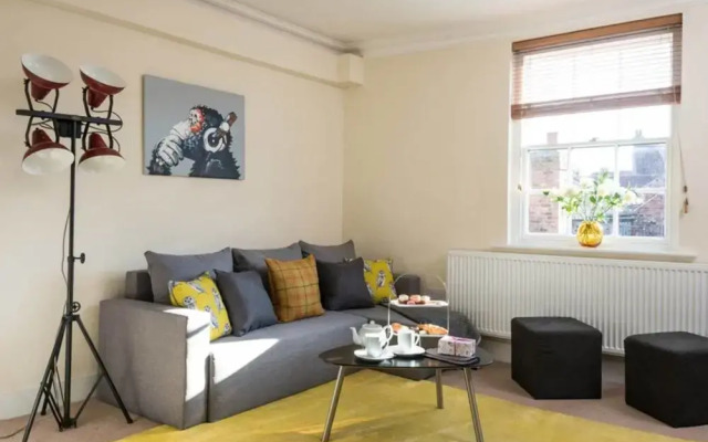 Superb Loft Apartment Steps Away From the Minster