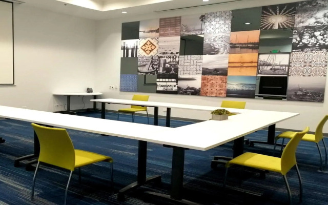 Holiday Inn Express & Suites Ensenada Centro by IHG