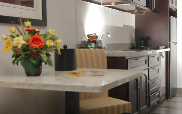 Paradise Inn and Suites - Redwater