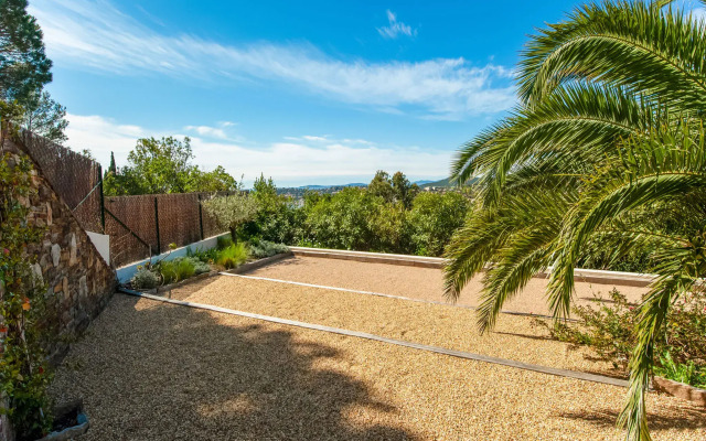 Villa in Cavalaire With Sea View & Pool