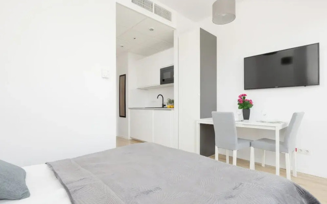 Studio With Balcony Wola by Renters