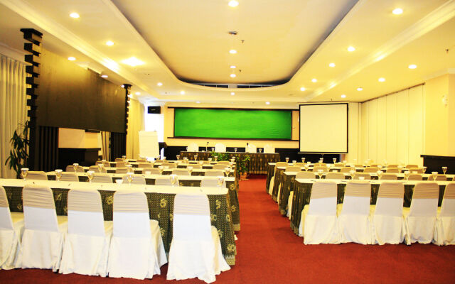 Almadera Hotel Makassar
