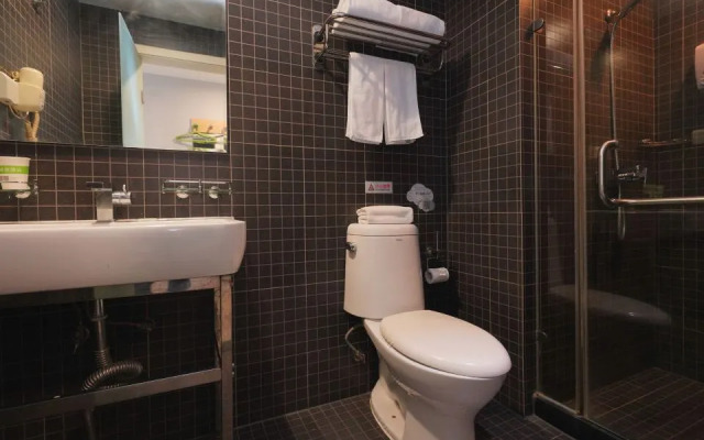 Motel 168 (Beijing Lishuiqiao Metro Station)