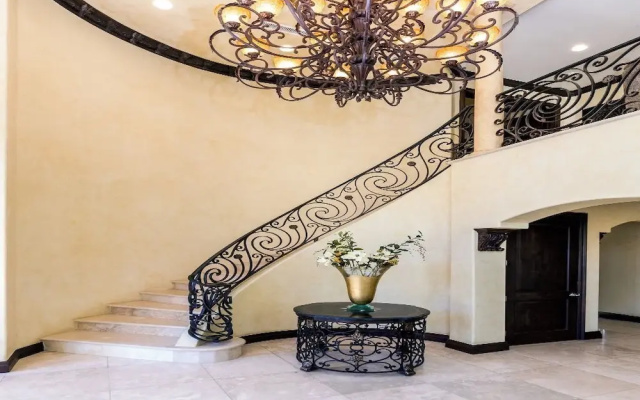 Robmar Mansion - Beverly Hills Mediterranean Estate With Pool & Sport Court