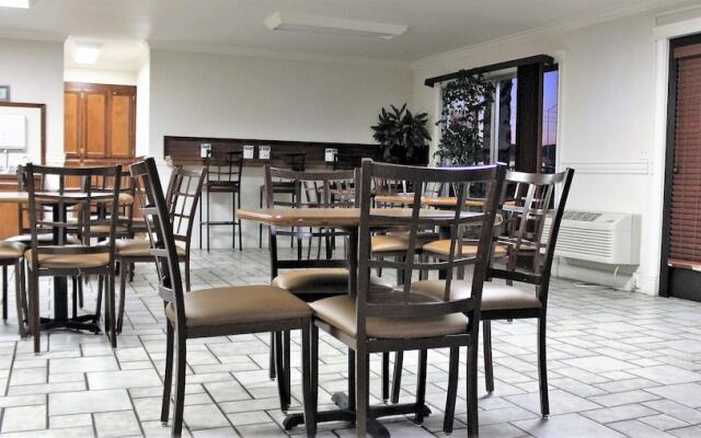 Econo Lodge Inn & Suites Central