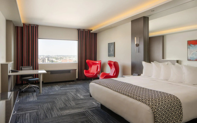 The Davenport Grand, Autograph Collection