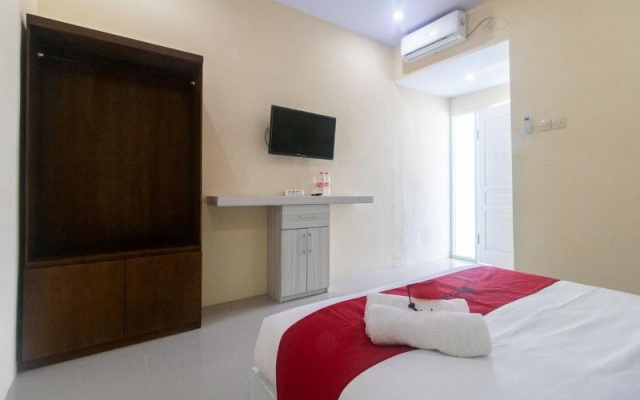 Sans Borobudur Homestay Banyuwangi – Guest Rooms – Banyuwangi