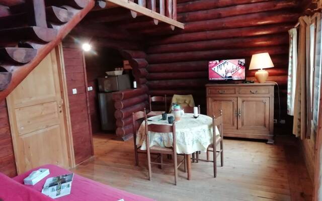 Charming Chalet with Swimming Pool in Quend