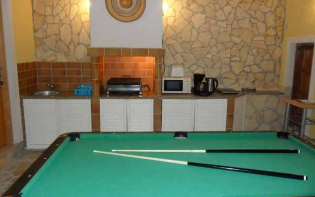Zlato - With Pool - A4 Mendula