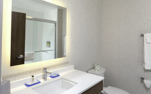 Holiday Inn Express & Suites Phoenix East Gilbert an IHG Hotel