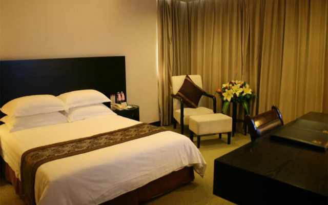 Skyline Plaza Hotel