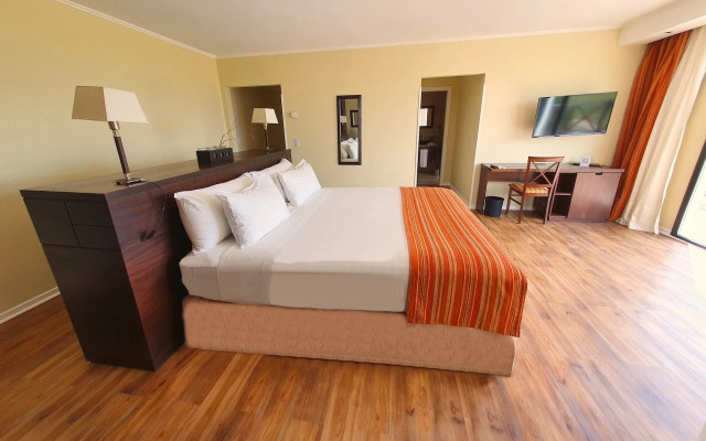 Xelena Hotel & Suites