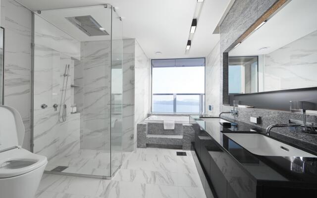 Ocean L Suite  (Beach View with 3 Bedrooms)