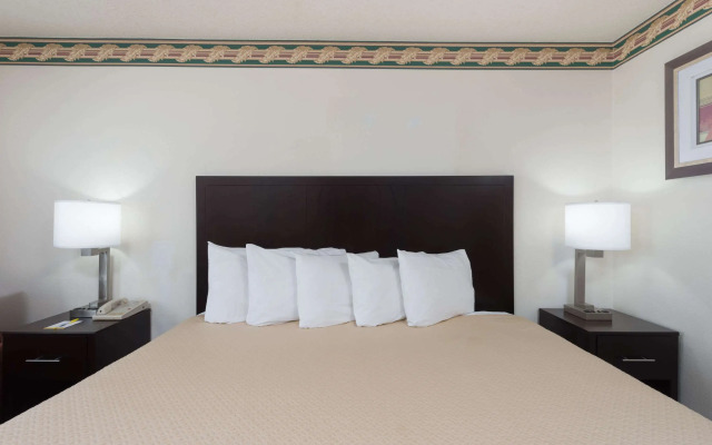 Days Inn by Wyndham Mexico