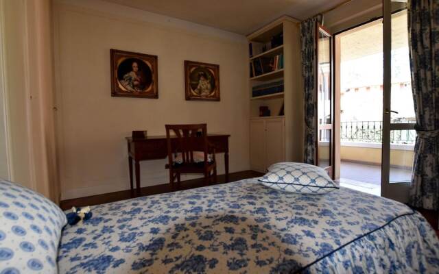 Luxurious Villa in Lombardy with Garden & Hot Tub