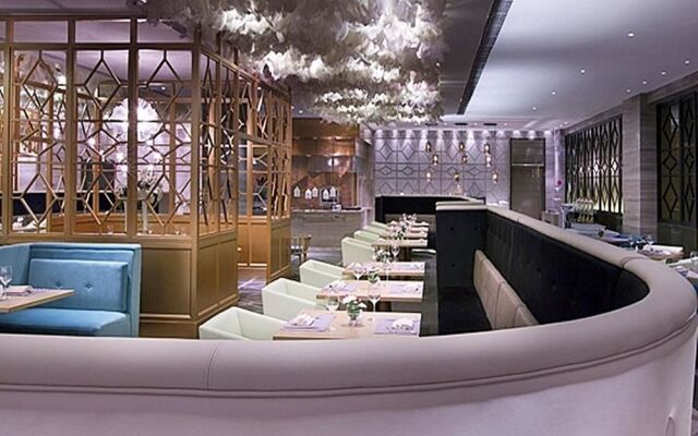 Cineaste Garden Hotel