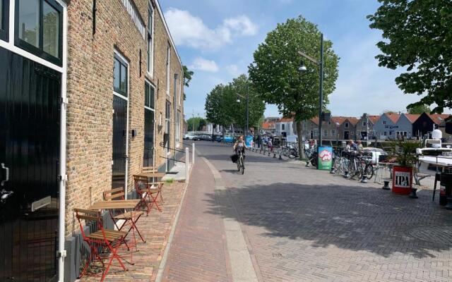 Pakhuis aan de Haven - bakboord