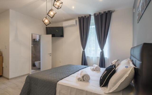 Rooms Sea & Sun with private parking - AE1111