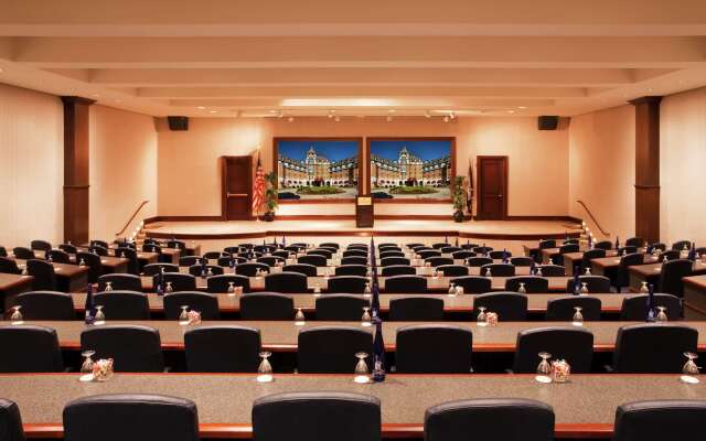 Hotel Roanoke & Conference Ctr, Curio Collection by Hilton