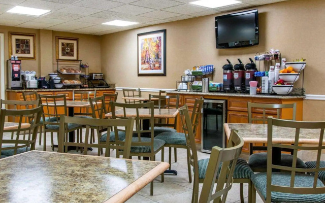 Wingate by Wyndham Livonia