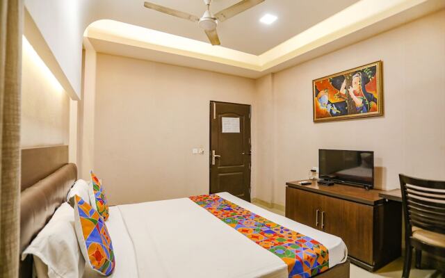 FabHotel Pine Tree