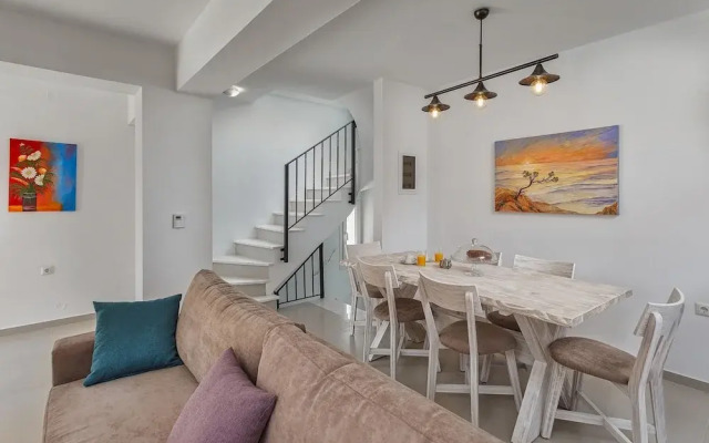 Blue Hills Villas by Estia Yellow 2