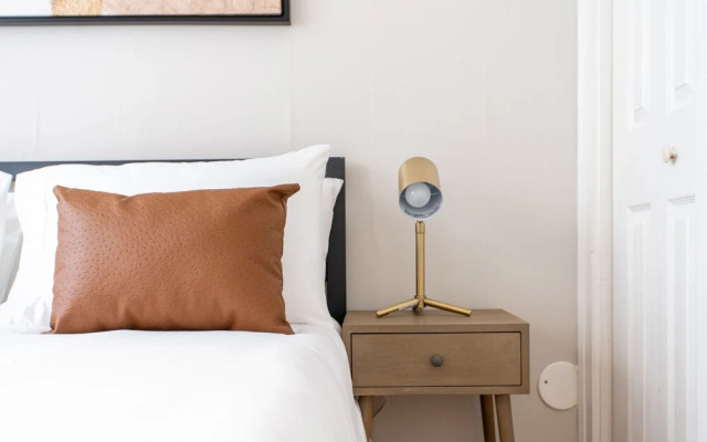 1BR Getaway Apt Modern in Lincoln Square