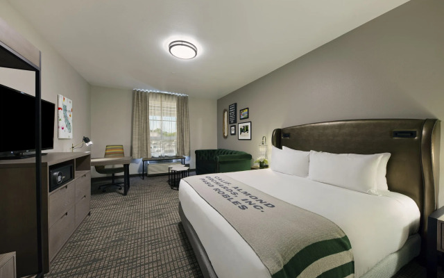 Oxford Suites Paso Robles
