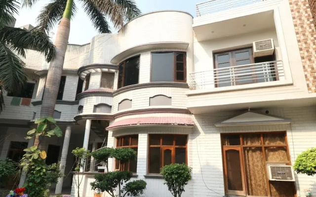 Unique House by OYO Rooms