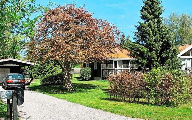 Charming Holiday Home in Gilleleje Near Ocean