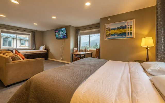 Banff Boundary Lodge Mountainview Studio