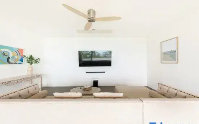 Villa Cabo: Hilltop Retreat with Panoramic Ocean Views