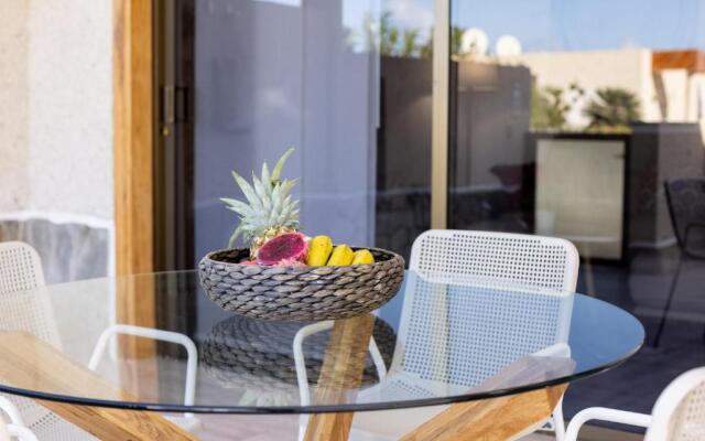102 GIGANTES Oasis Deluxe by Sunkeyrents