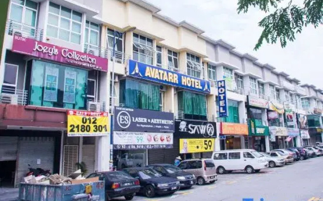 Super OYO 44097 Avatarr Hotel