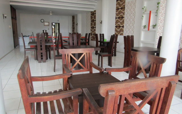 Hotel Kencana Jaya by ZUZU