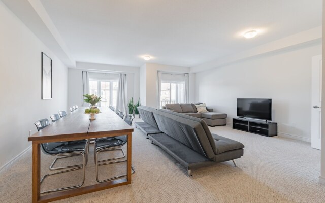 Superb Brand New Spacious Town Home