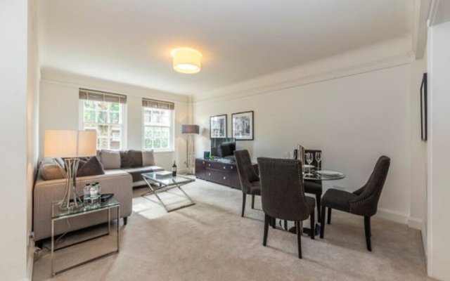Two Bed Flat in Fashionable Chelsea