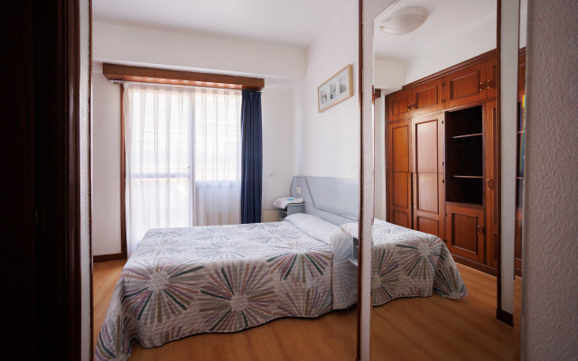 Moon Hostel Bio