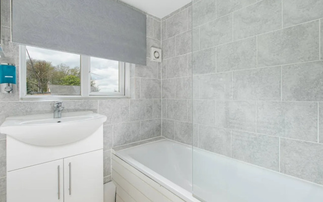 Skyvillion - 2bed House W Grdn&parking In Hatfield