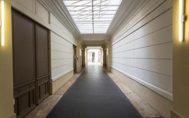 Luxury Apartment in Paris Center - Louvre Museum