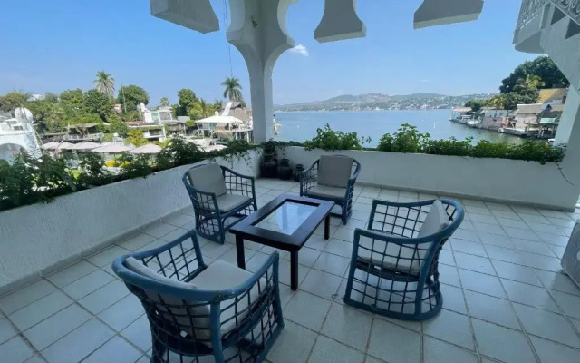 Marina Palace Teques