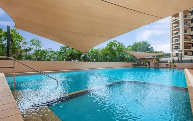 Waterfront Retreat Sea Views - Huge Pool - BBQ