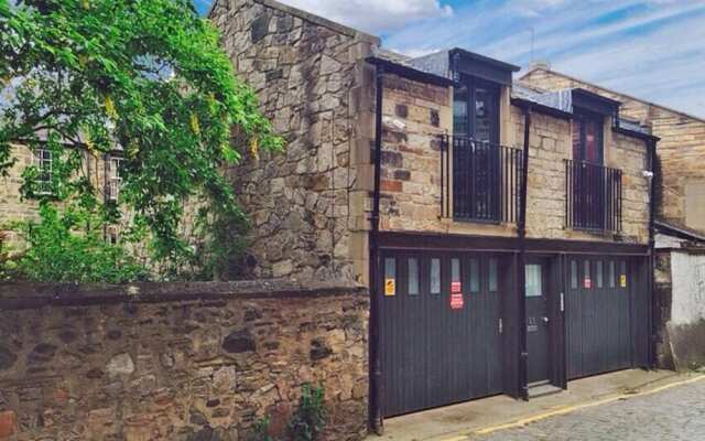 Stylish 1 Bedroom Edinburgh Mews House