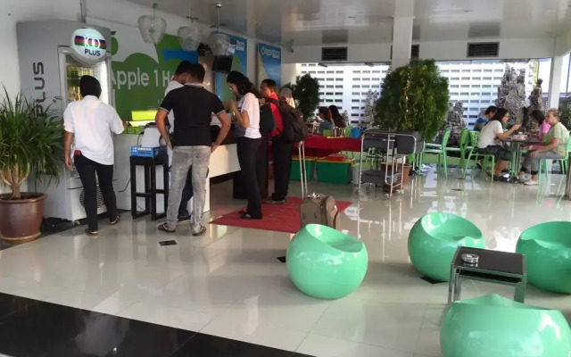 Apple 1 Hotel Gurney