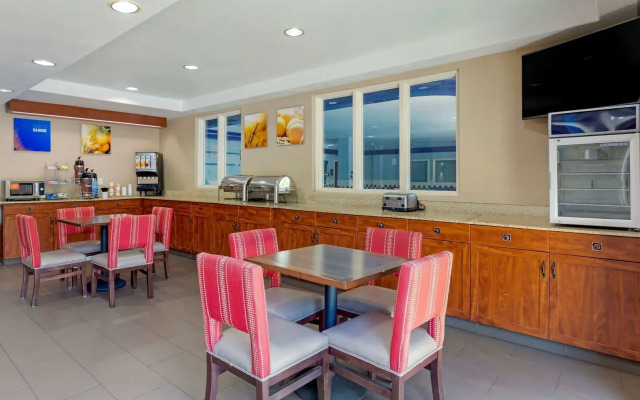 Comfort Suites Lakewood - Denver