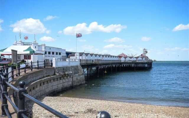 Elegant 2 Bed Georgian Apartment in Herne Bay