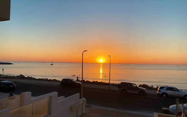 Unwind Esplanade Beach Escape No 5