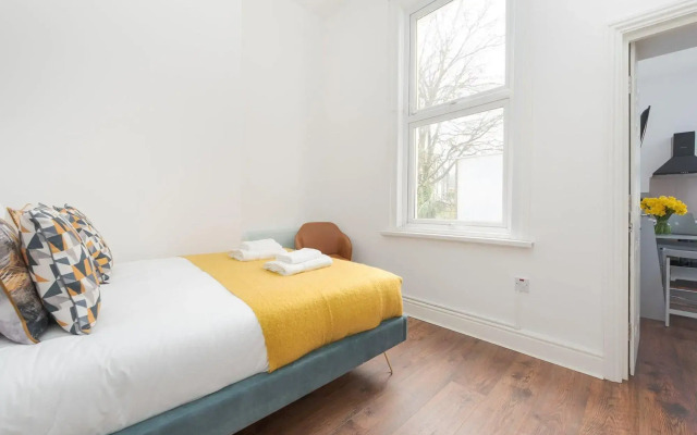 Earl's Court by CAPITAL 121 Courtyard
