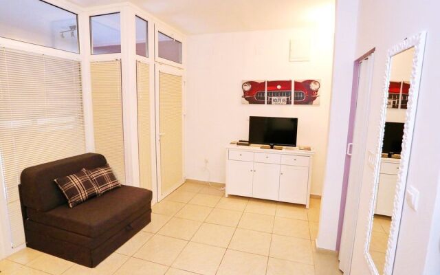 Feel Center Apartments.